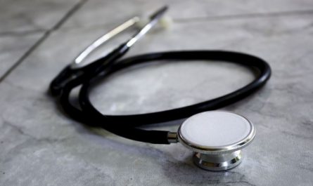 Dream about fighting with a doctor