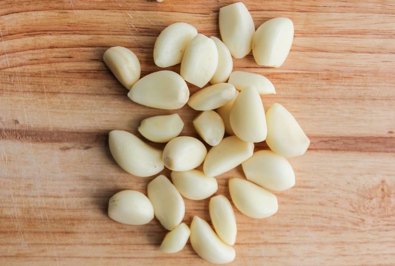 Dream about eating garlic: 27 Main Meanings Explained