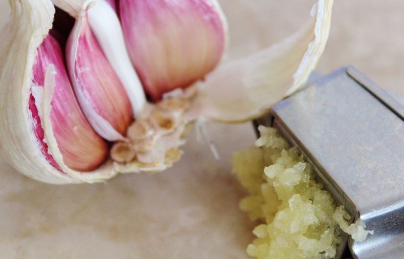 Dream about chopping minced garlic: 5 Main Meanings Explained