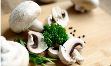 Dream of receiving a gift of mushrooms: 9 main meanings explained