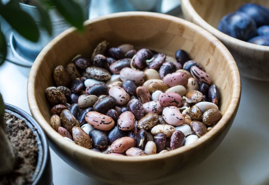 Dream of receiving beans: 7 main meanings explained