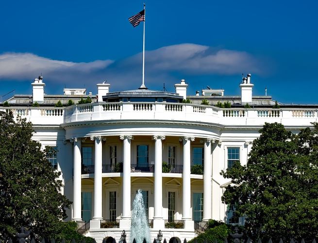 Dream about fighting with the president: 5 Main Meanings Explained