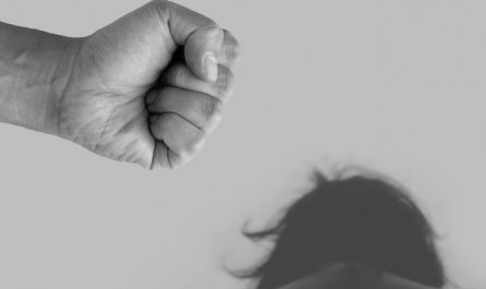 Dream about hitting mom: 5 Main Meanings Explained