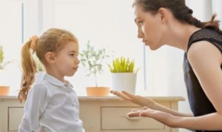 Dream about hitting someone with your fist: 5 Main Meanings Explained