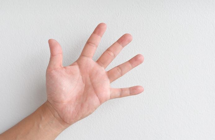 Dreaming of doing something with your hands: 5 Main Meanings Explained