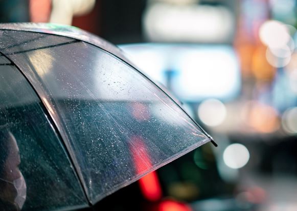 Dream about buying an umbrella : 5 Main Meanings Explained