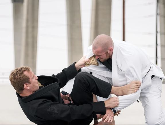 Dream about physical altercation: 5 Main Meanings Explained