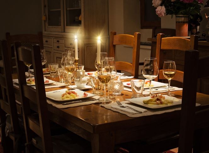 Dream about eating with a celebrity  : 5 Main Meanings Explained