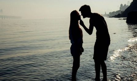 Dream about kissing a celebrity : 5 Main Meanings Explained