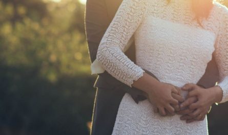 Dream of hugging a celebrity : 5 Main Meanings Explained