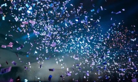 Dream of arguing with a celebrity : 5 Main Meanings Explained