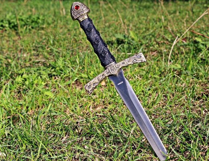 Dream about a celebrity being stabbed : 5 Main Meanings Explained