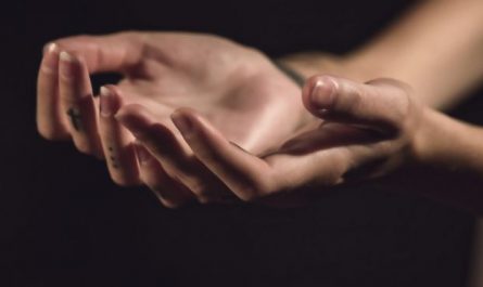 Dream about pulling out nails : 5 Main Meanings Explained