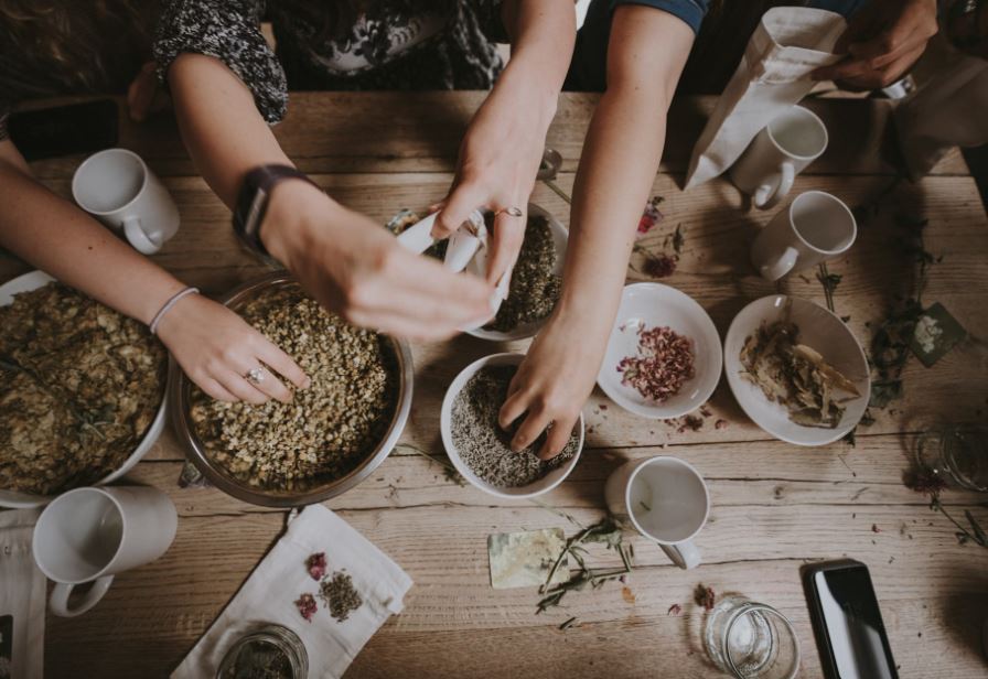 Dream about eating Chinese medicine: 8 main meanings explained