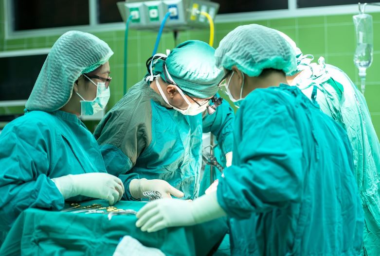 Dreaming about organ transplantation: 5 main meanings explained