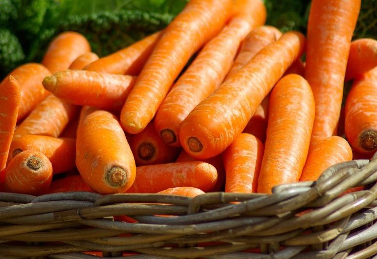 Dreaming of eating carrots: 4 main meanings explained