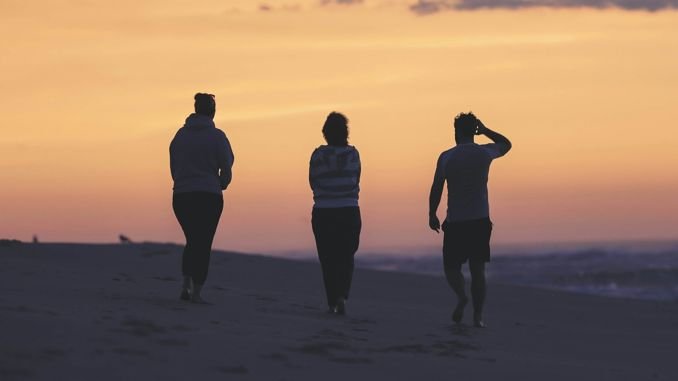 Dreaming of a love triangle: 40 scenarios and interpretations