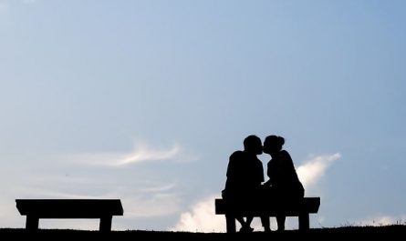 Dream about kissing your ex-girlfriend: 5 Main Meanings Explained