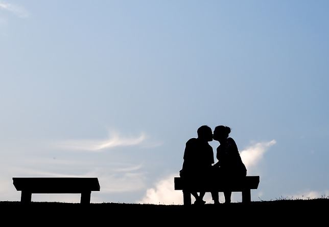 Dream about kissing your ex-girlfriend: 5 Main Meanings Explained