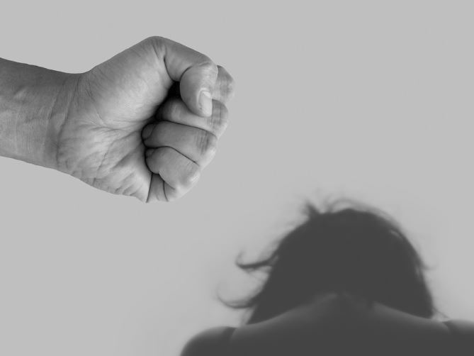 Dream about hitting mom: 5 Main Meanings Explained