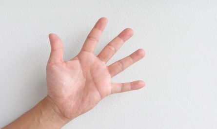 Dreaming of doing something with your hands: 5 Main Meanings Explained