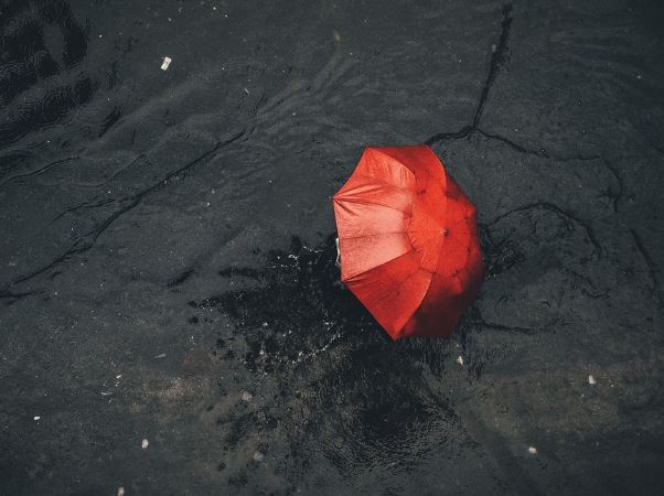 Dream about red umbrella: 5 Main Meanings Explained