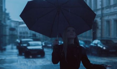 Dream about a large umbrella : 5 Main Meanings Explained