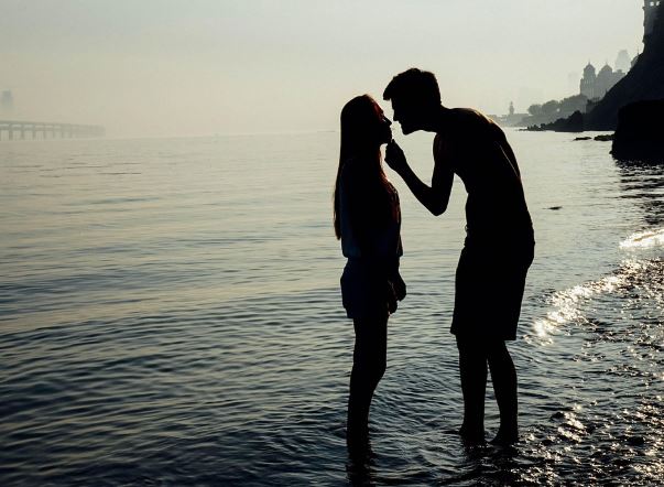 Dream about kissing a celebrity : 5 Main Meanings Explained