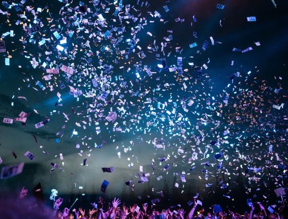 Dream of arguing with a celebrity : 5 Main Meanings Explained