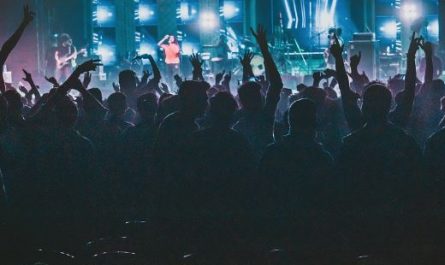 Dream about getting a celebrity autograph : 5 Main Meanings Explained