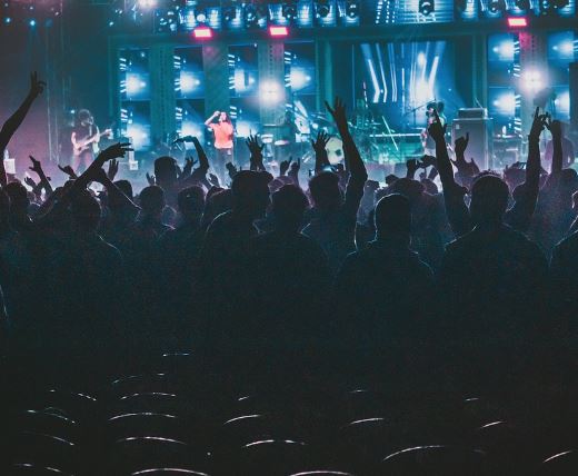 Dream about getting a celebrity autograph : 5 Main Meanings Explained