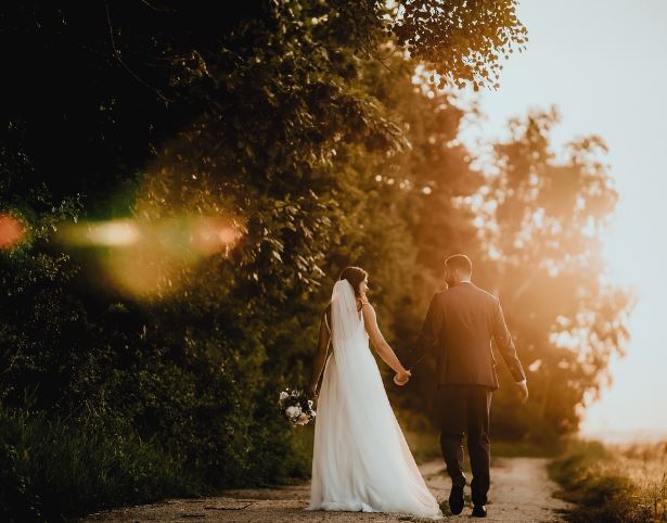 Dream about marrying a celebrity : 5 Main Meanings Explained