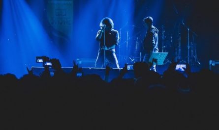 Dream of being friends with a celebrity : 5 Main Meanings Explained