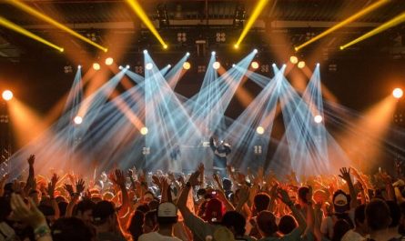 Dream about being a celebrity : 5 Main Meanings Explained