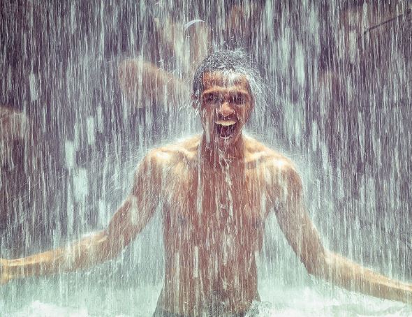 Dream about taking a bath with a celebrity : 5 Main Meanings Explained