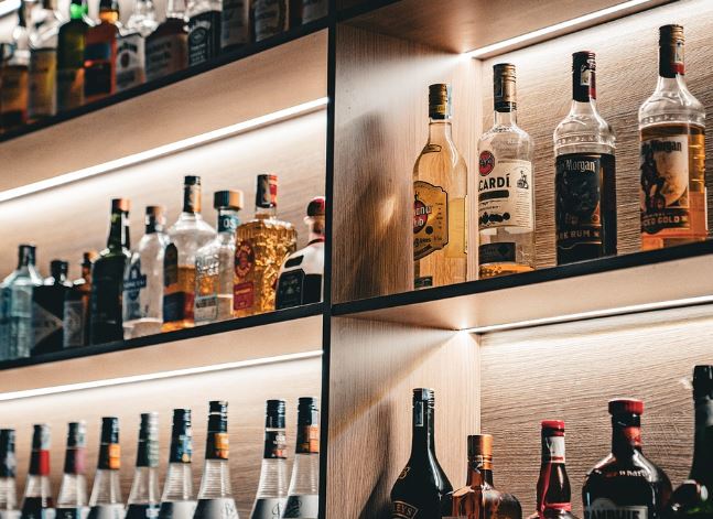 Dream about drinking with a celebrity : 5 Main Meanings Explained