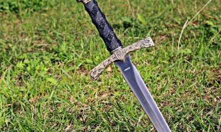 Dream about a celebrity being stabbed : 5 Main Meanings Explained