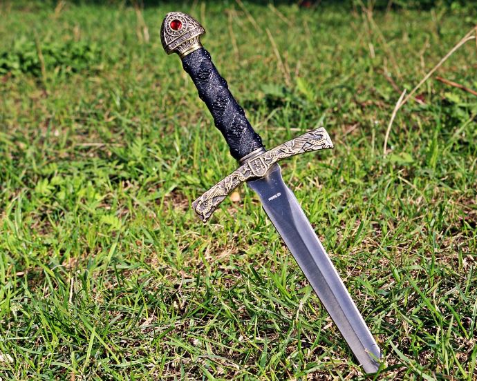 Dream about a celebrity being stabbed : 5 Main Meanings Explained