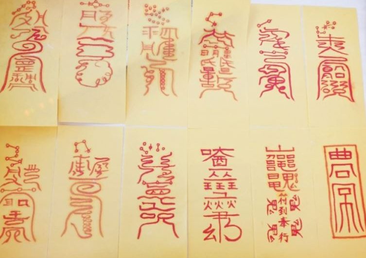 Dreaming about amulets : 23 Main Meanings Explained