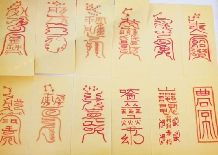 Dreaming about amulets : 23 Main Meanings Explained