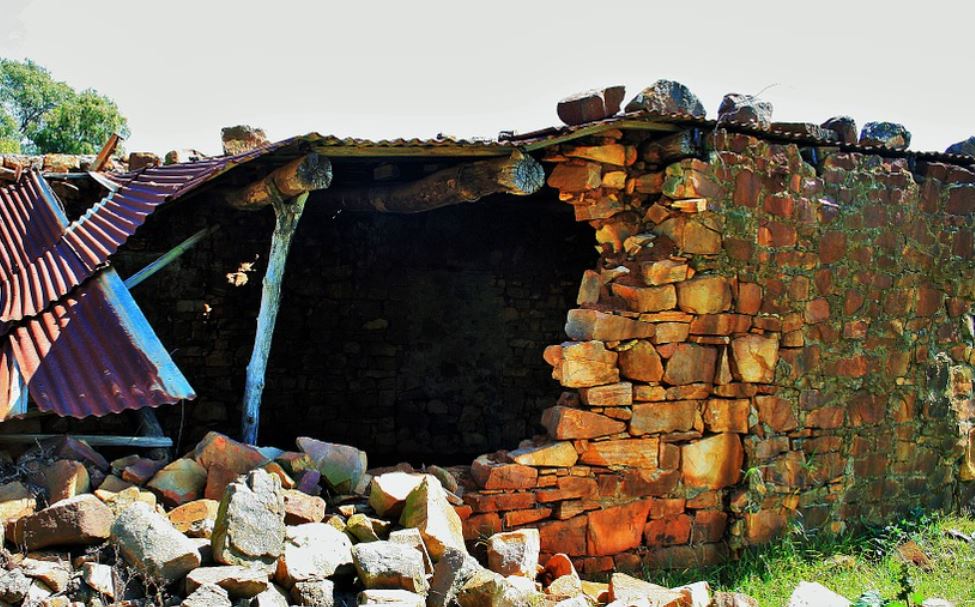 Dream about collapsing walls : 11 Main Meanings Explained