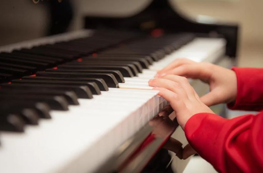Dream about piano : 20 Main Meanings Explained