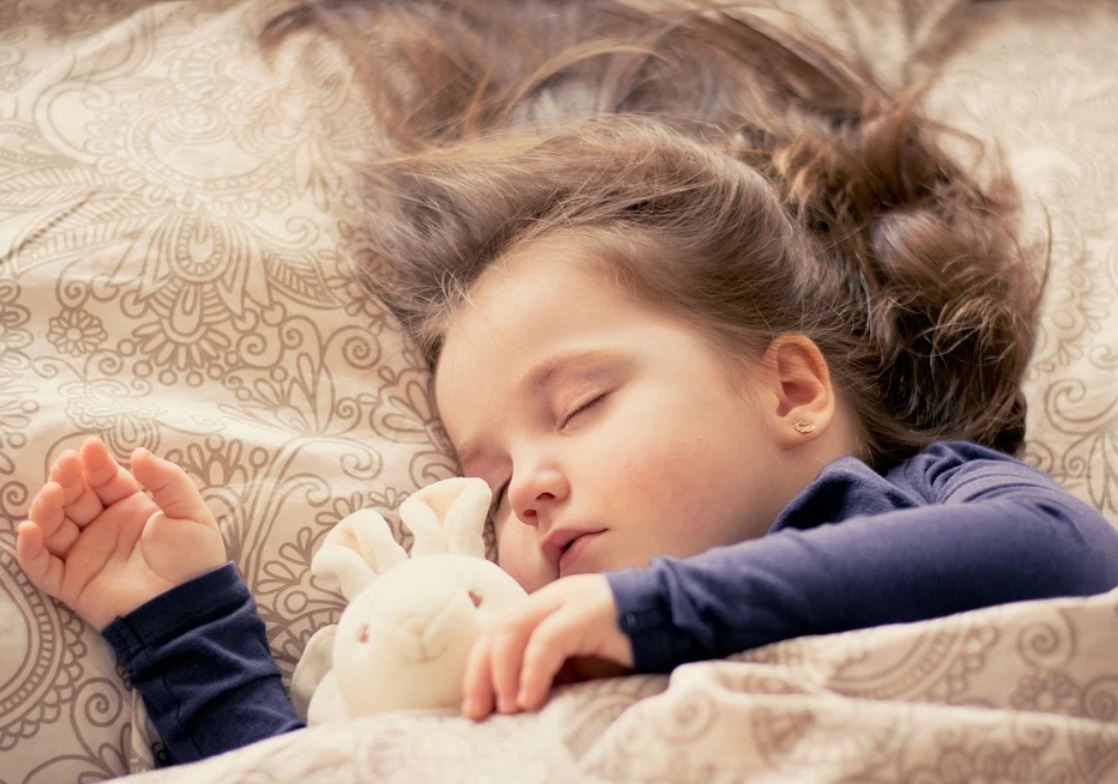 Dream about sleeping : 17 Main Meanings Explained