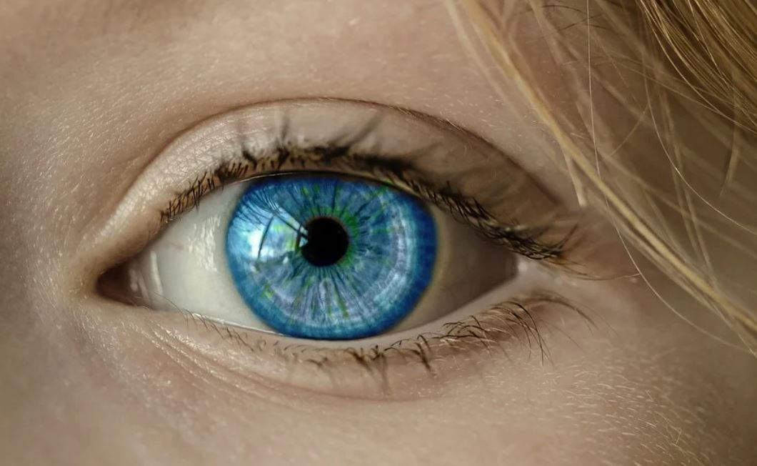Dream about blue eyes : 13 Main Meanings Explained