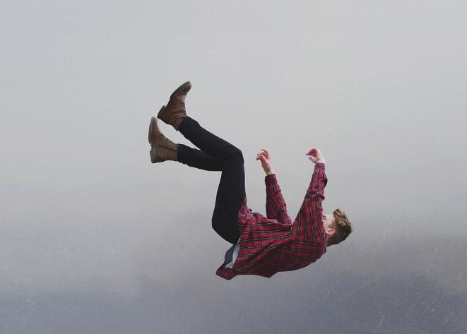 Dream about falling from a height : 19 Main Meanings Explained
