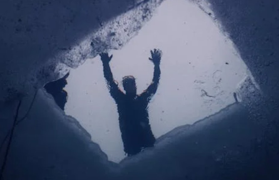 Dream about falling to death : 17 Main Meanings Explained