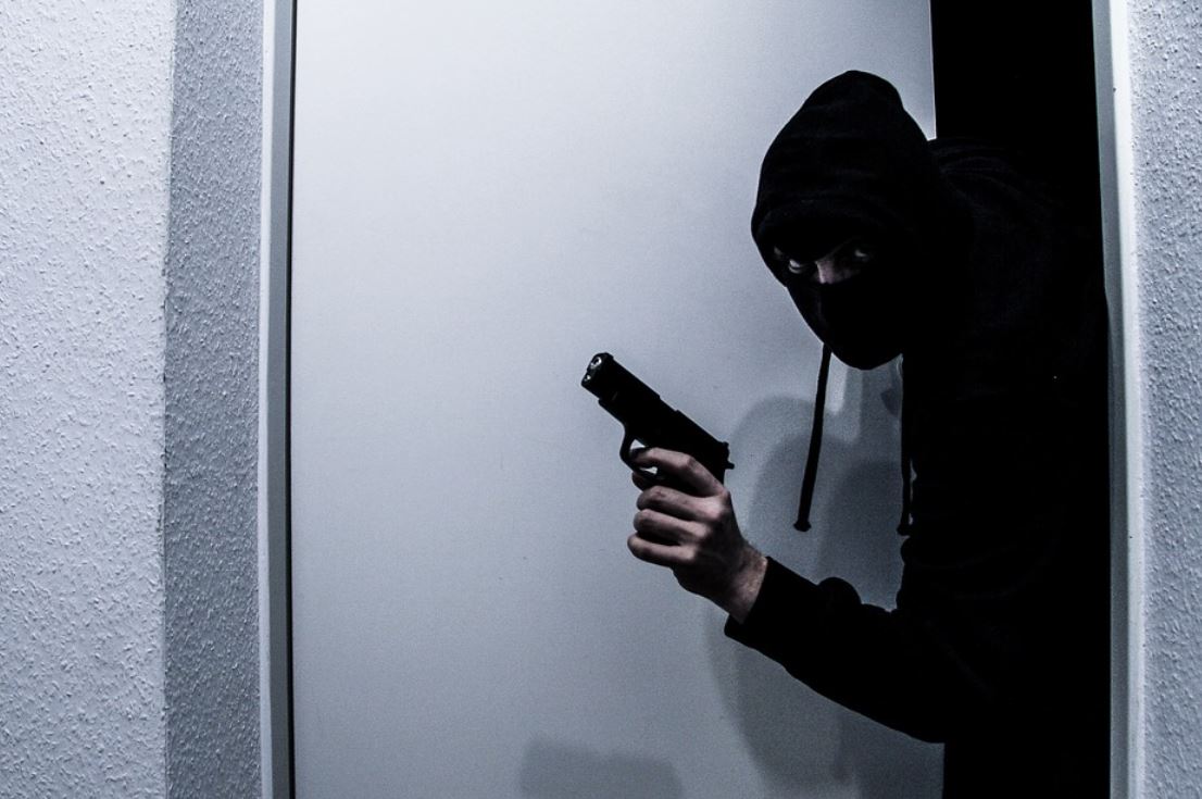 Dream about robbery : 17 Main Meanings Explained