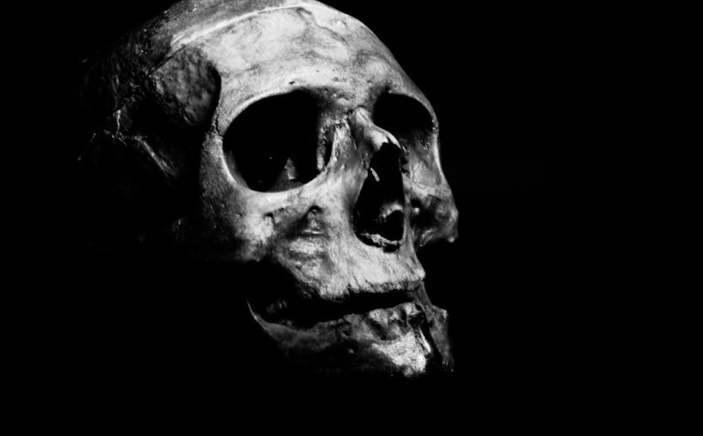Dream about beheaded : 13 Main Meanings Explained