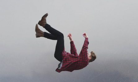 Dream about falling accident : 19 Main Meanings Explained