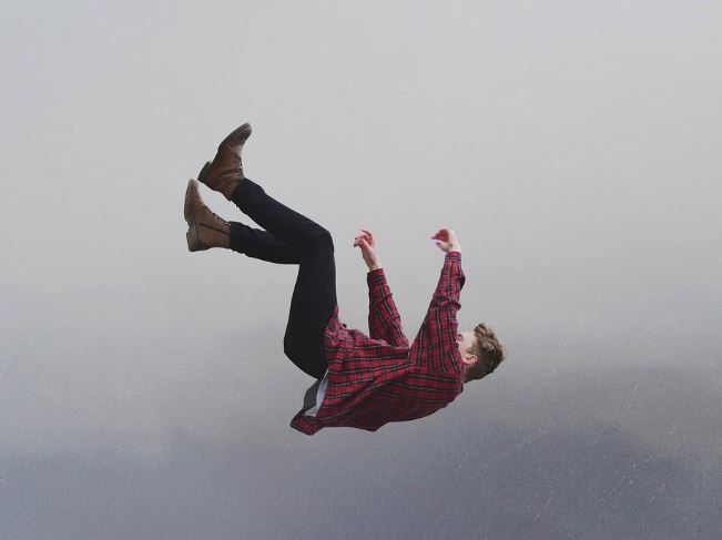 Dream about falling accident : 19 Main Meanings Explained